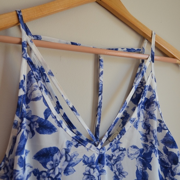 • FLORAL CAMISOLE • - Picture 2 of 5
